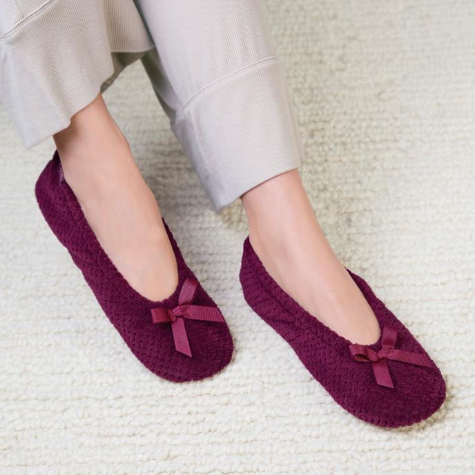 Isotoner® Ladies Popcorn Terry Ballet Slipper Burgundy